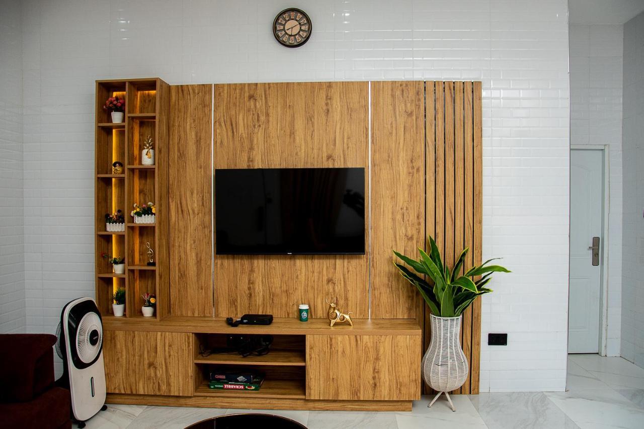 Nifewat Apartment,2 Bedroom Apartment Nice Suite With Pool, Gym,Netflix, Wifi And Sitting Out Area Abuja Luaran gambar